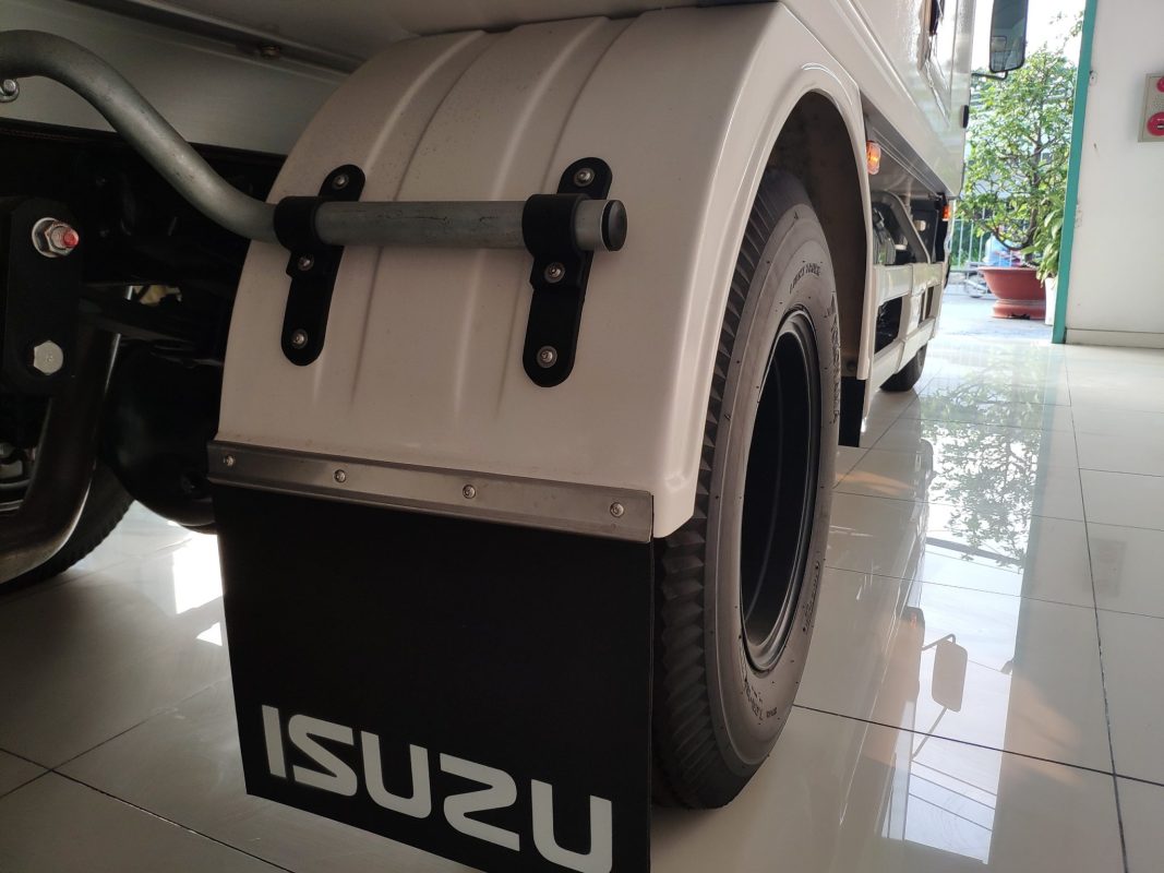 Vè chắn bùn Composits: Xe tải đông lạnh Isuzu