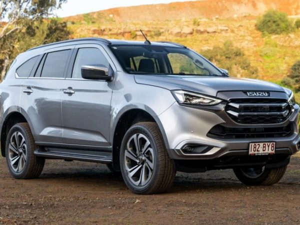 Xe SUV 7 chỗ Isuzu MuX Premium 1.9L 4x4 AT: Đẳng cấp xe Nhật.