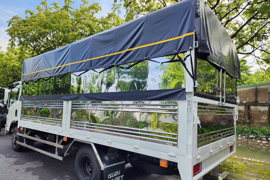 Xe-tai-thung-kin-Isuzu-NPR400-3-tan (1)