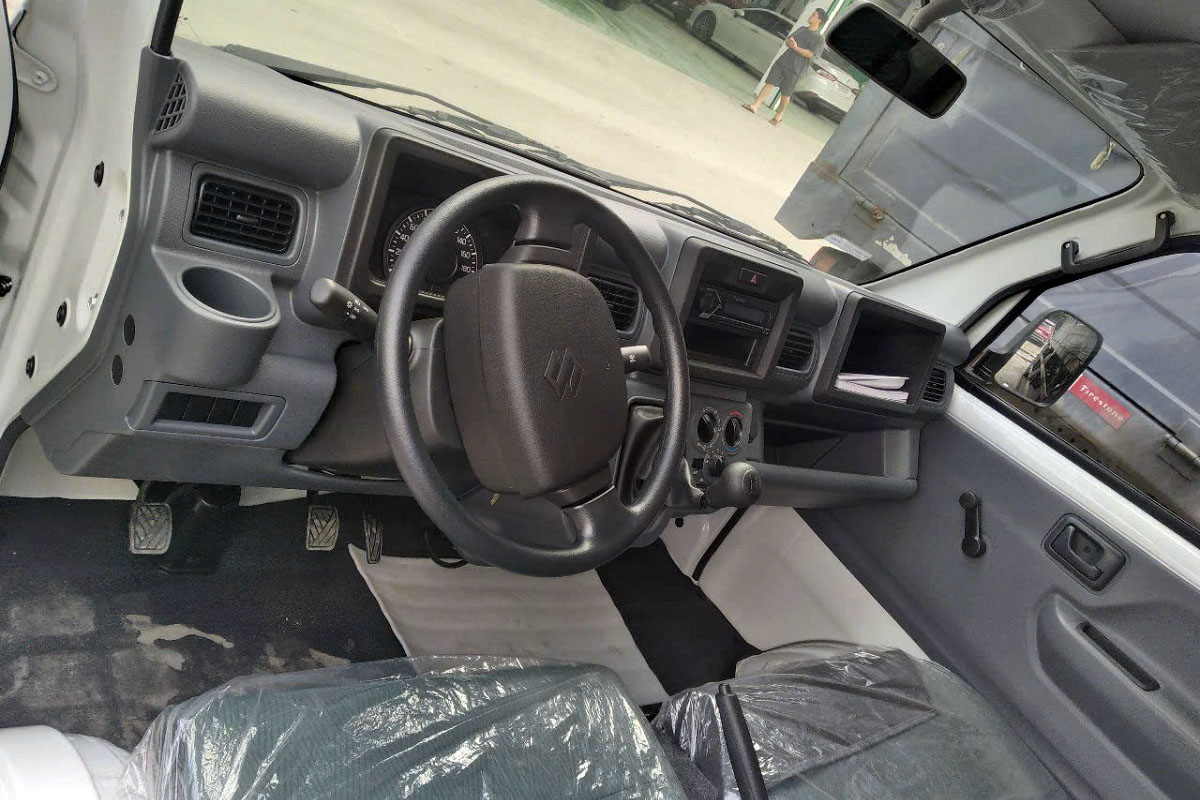 Nội thất xe tải Isuzu Qkr230