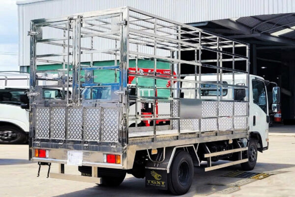 Xe tải Isuzu QKR270 chở gia cầm, lồng gà, vịt