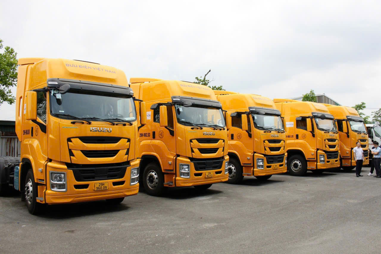 Xe tải đầu kéo Isuzu Exz 380Ps