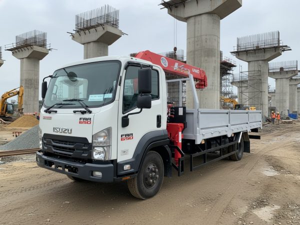 Xe tải Isuzu FRR650 gắn cẩu 3 tấn Unic URV345K (5 đốt)