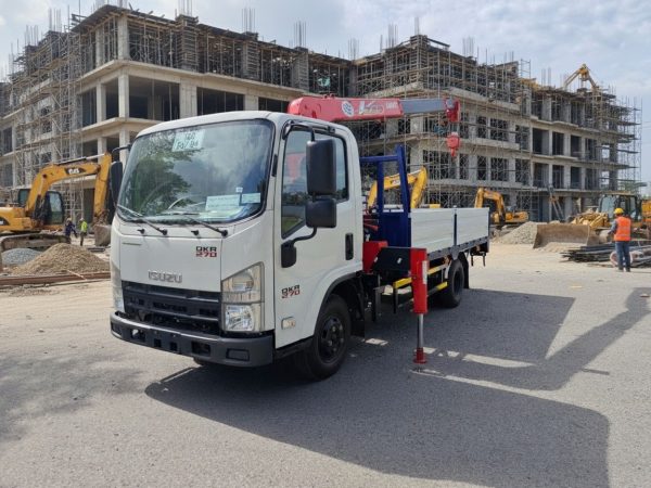 Xe Tải Cẩu 2 Tấn Isuzu QKR270 Gắn Cẩu UNIC URV233K