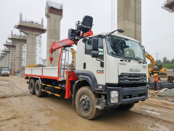 Xe Tải Cẩu 8 Tấn Isuzu FVR1500 FVZ60TE5 Kanglim KS2056