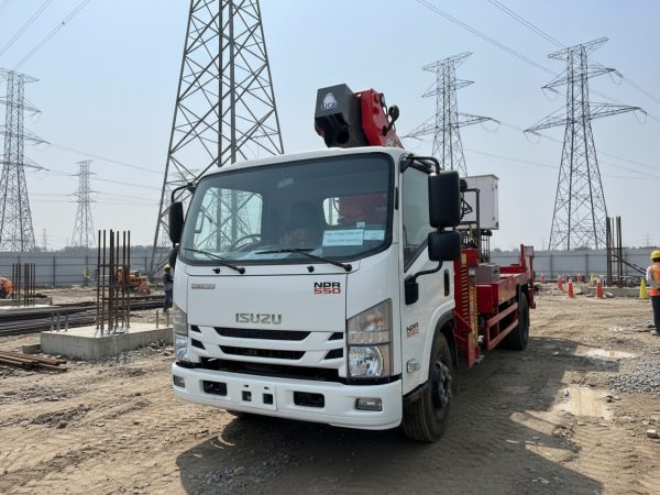 Xe Thang Nâng Người 32m Isuzu NQR550 Gắn Cẩu ZTON 320C