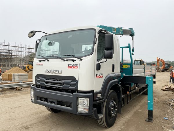 Xe tải cẩu 5 tấn Isuzu FVR900 gắn cẩu Hyundai HLC5014